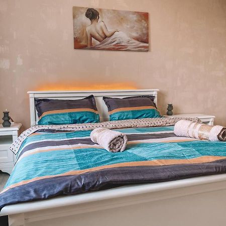 Luxury Sky Apartment Kischinau Exterior foto