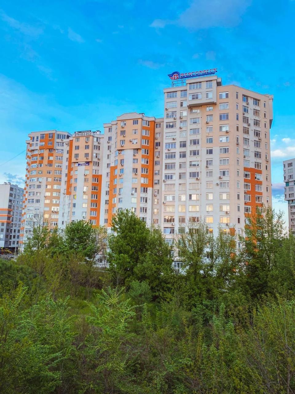 Luxury Sky Apartment Kischinau Exterior foto